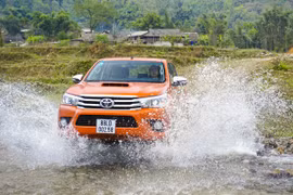 Toyota Hilux mở chiến dịch chiếm lĩnh thị trường