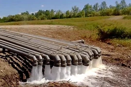 [ẢNH] Crimea sắp "hết khát" khi nhận dòng nước ngọt đầu tiên từ đáy biển Azov