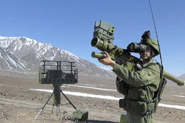 [ẢNH] Quân đội Nga được trang bị tên lửa vác vai có thể bắn hạ cả tiêm kích F-22