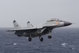 [ẢNH] MiG-29K rơi 3 lần trong năm khiến Ấn Độ cân nhắc mua F/A-18 thay thế