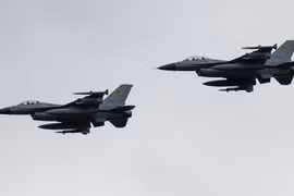 Mỹ không thể vô hiệu hóa tiêm kích F-16 Ukraine từ xa chỉ bằng một nút bấm