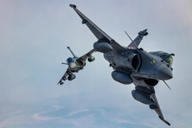 Hệ thống IRST giúp tiêm kích Rafale chiếm ưu thế lớn trước Su-35