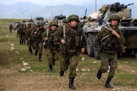 [ẢNH] Quân đội Ukraine tuyên bố sẵn sàng cho tình huống chiến tranh trước Nga