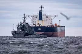 Estonia phải thả tàu chở dầu bị cáo buộc thuộc 'hạm đội bóng tối' của Nga