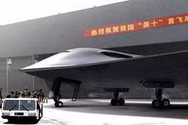Oanh tạc cơ tàng hình H-20 Trung Quốc đã thực hiện chuyến bay thử nghiệm đầu tiên?