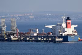 Đã đến lúc bỏ quy định giá trần đối với dầu của Nga?