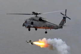 [ẢNH] Trung Quốc giật mình khi Ấn Độ nhận trực thăng săn ngầm kiêm diệt hạm cực mạnh