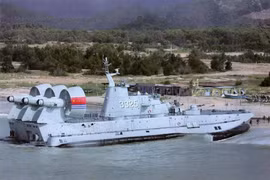 Trung Quốc bắt đầu sử dụng tàu đổ bộ đệm khí Zubr trên quy mô lớn