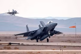 [ẢNH] Israel chớp thời cơ tấn công ngay khi Iran đưa tên lửa đạn đạo tới Syria?