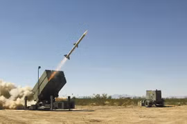 Lầu Năm Góc lý giải vì sao AIM-120 'không phù hợp để chống tên lửa hành trình'