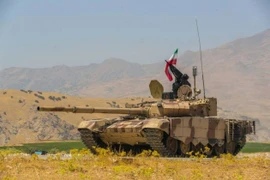 [ẢNH] Iran điều lượng lớn T-72 nâng cấp tới sát biên giới Azerbaijan, sẵn sàng tham chiến?