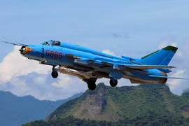 [ẢNH] Báo Nga ngạc nhiên khi ''lão tướng'' Su-22 được trang bị "lá chắn thép" Talisman