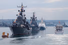 [ẢNH] NATO dọa đóng cả eo biển Bosphorus và Gibraltar, khoá chặt Hạm đội Biển Đen