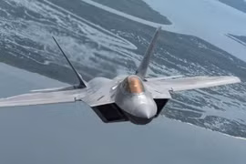 Tín hiệu báo động khi Không quân Mỹ điều động tiêm kích F-22 tới Trung Đông