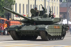Cuộc ‘đối đầu trên giấy’ giữa xe tăng T-90M Nga và M1 Abrams Mỹ lại tiếp diễn