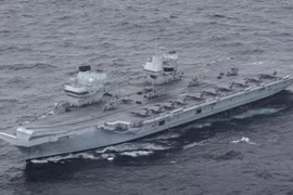 [ẢNH] Tác chiến điện tử Nga vô hiệu hóa tàu sân bay Anh khi nó tiến vào Biển Đen?