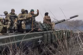 Quân đội Ukraine tăng cường lực lượng để đáp trả các đơn vị đặc biệt của Nga