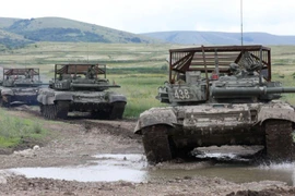 Xe tăng Nga mang 'lá chắn Javelin' chuẩn bị tham chiến tại Donbass?