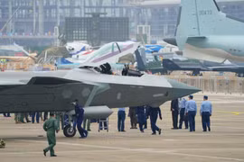 Triển lãm Chu Hải tiết lộ quy mô phi đội tiêm kích tàng hình J-20 Trung Quốc