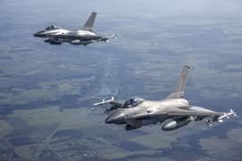 Anh 'giật mình' khi Mỹ chấp thuận cung cấp tiêm kích F-16 cho Argentina