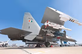 Sau F/A-18 của Top Gun, tiêm kích Su-30MKI cũng trở thành "ngôi sao điện ảnh"