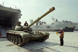 [ẢNH] Giải mật việc Trung Quốc có được xe tăng T-72 tối tân vào đầu thập niên 1980