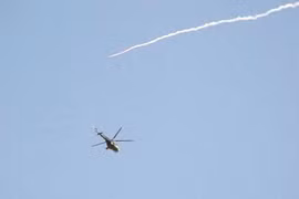 [ẢNH] Trực thăng Nga thoát nạn trong gang tấc trước tên lửa phòng không phiến quân