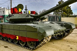 Điểm yếu lớn của xe tăng T-90M Proryv khiến M2 Bradley dễ dàng tiêu diệt