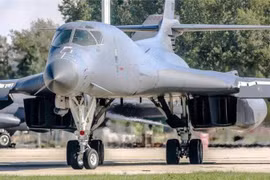 [ẢNH] Mỹ quyết đuổi kịp Nga bằng siêu vũ khí mới cho oanh tạc cơ B-1B Lancer