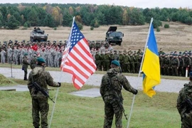 [ẢNH] Cựu Đại sứ Mỹ bất ngờ đề xuất phải ‘thiết lập lại’ quan hệ với Ukraine