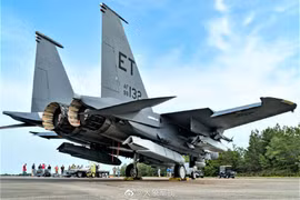 [ẢNH] ‘Đại bàng bất bại‘ F-15E gây sốc khi mang cùng lúc 5 tên lửa tàng hình nặng 1 tấn
