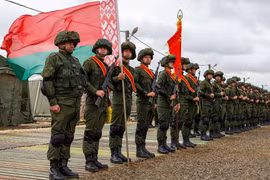 [ẢNH] Ông Lukashenko: Toàn bộ Quân khu phía Tây Nga sẽ hỗ trợ Belarus nếu xảy ra xung đột
