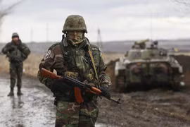 Ukraine bị cáo buộc 'vượt qua lằn ranh đỏ' tại Donbass