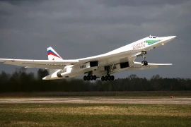 Oanh tạc cơ Tu-160M lần đầu bay xuyên Biển Barents và Bắc Băng Dương