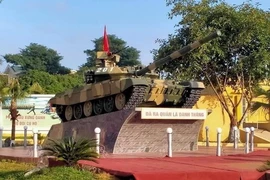 [ẢNH] Báo Nga trầm trồ trước xe tăng T-90 bằng bê tông của Việt Nam khi hoàn thiện