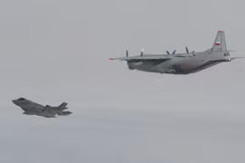 [ẢNH] Sai sót của phi công khiến F-35 Italia suýt bị An-12 Nga bắn hạ?