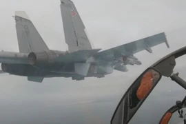 [ẢNH] Su-30SM Nga mang tên lửa Kh-31 uy hiếp tàu chiến NATO gần Tartus