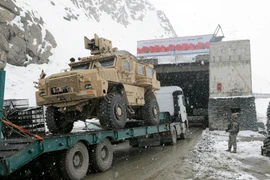 [ẢNH] Taliban lo sợ quân kháng chiến cho nổ tung đường hầm trên đèo Salang