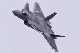Trung Quốc đang xây dựng một phi đội tiêm kích tàng hình J-20 khổng lồ
