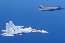 Phi công F-35 Italia xin nghỉ hưu sau cuộc ‘chạm trán hú hồn’ với Su-30SM Nga?