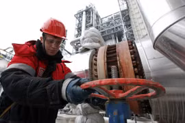 Nga gặp rắc rối lớn khi EU muốn hạ mức trần giá dầu xuống 50 USD/thùng