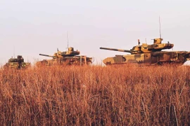 Nga tinh chỉnh xe tăng T-14 Armata từ thực tế chiến đấu