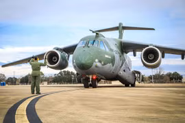 Máy bay vận tải KC-390 đánh bại A400 trong cuộc đối đầu trực tiếp