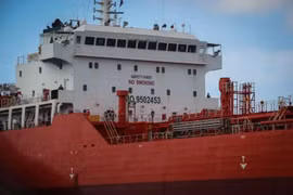 Phương Tây vui mừng quá sớm khi dầu thô Nga vẫn ào ạt chảy ra nước ngoài