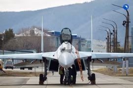 Không quân Nga liên tiếp nhận máy bay chiến đấu Su-35 mới