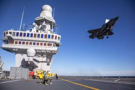 [ẢNH] Tiêm kích F-35B chính thức hoạt động trên tàu sân bay Cavour