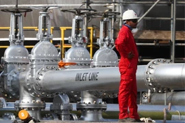 Nga dùng trần giá và lệnh cấm vận để đẩy dầu Saudi Arabia ra khỏi Trung Quốc