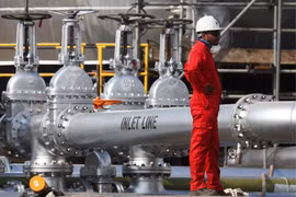 Nga dùng trần giá và lệnh cấm vận để đẩy dầu Saudi Arabia ra khỏi Trung Quốc