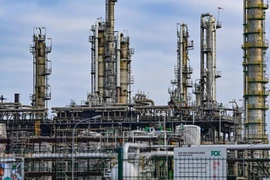 Một phần ba nhà máy lọc dầu trên thế giới nguy cơ sắp đóng cửa