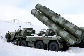 Nga sử dụng hệ thống phòng không S-400 tạo 'bức màn sắt' bảo vệ máy bay chiến đấu 